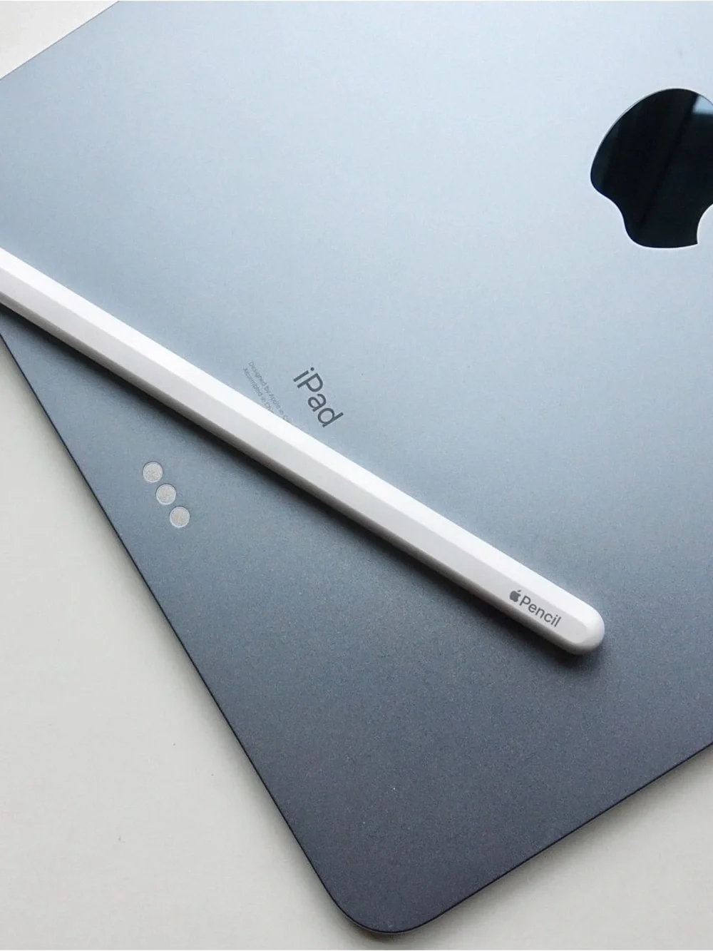 Apple iPad Air Space Gray 4th Gen with White Apple Pencil